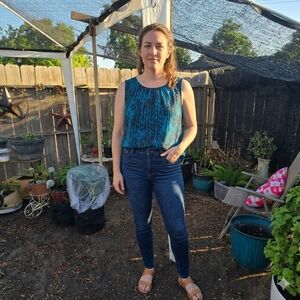 Apt. 9 Women's XL Blue Tank With Black.   Lightweight Cool Fabric, Very Pretty